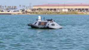 2,8 meter lange, 200 kilogram zware onbemande boot zoekt twee weken lang naar mijnen voor de kust van Californië