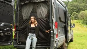 Dominique bouwde haar eigen campervan: Rijdt door 2 werelddelen