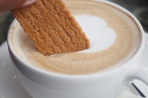 Koekje bij de koffie is geen teken van waardering