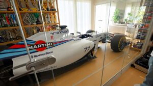 Hij nam zijn F1-auto mee naar huis, maar moest zijn huis eromheen bouwen