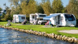 Zeg vaarwel tegen klassieke caravan: Nieuwe uitvinding neemt nauwelijks ruimte in beslag en is binnen enkele minuten opgezet