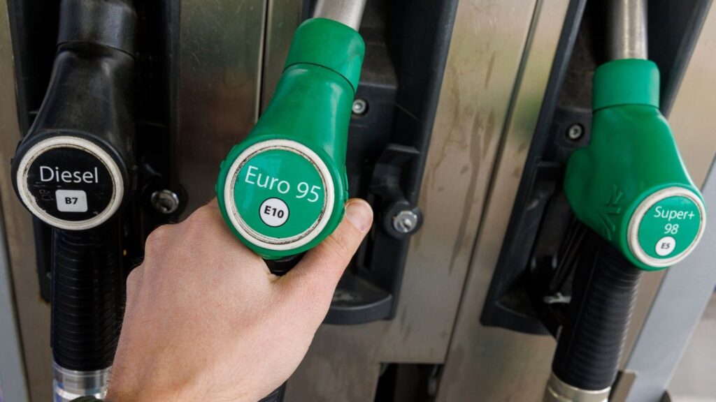 Benzine op recordprijs: in België tank je 63 cent per liter goedkoper