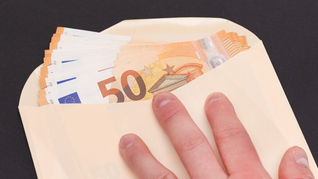 Veel Nederlanders lopen 800 euro mis van Belastingdienst: Zo krijg je geld terug