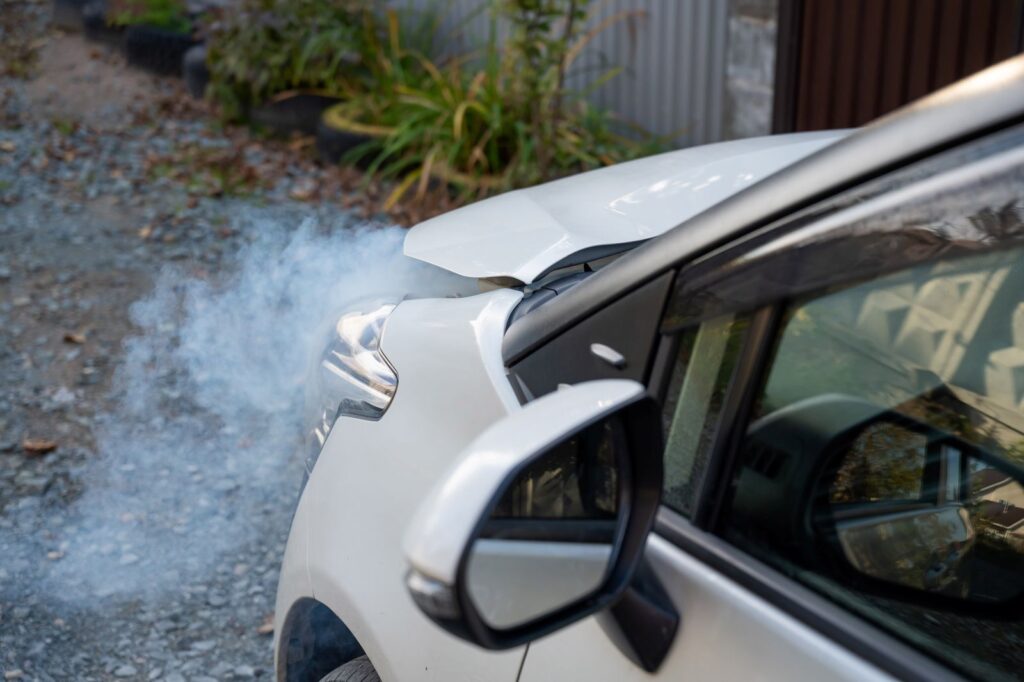 EV-eigenaren krijgen belangrijke waarschuwing na heftige brand met verlengsnoer