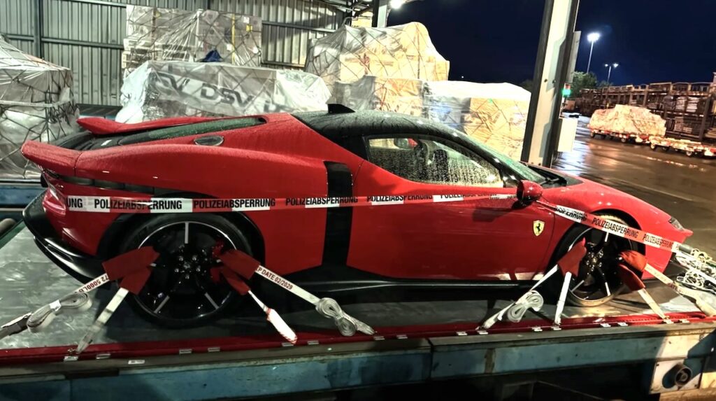 Douane onderschept peperdure Ferrari van bijna 500.000 euro op weg naar Mexico