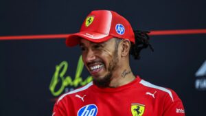400.000 euro horloge in Singapore: Lewis Hamilton draagt Richard Mille-model voor dames