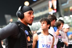 ‘Lewis Hamilton klopt zelf aan bij Red Bull voor sensationele overstap’