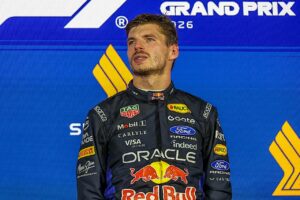 Dochter Max Verstappen maakt prachtig gebaar als ze papa ziet winnen in Singapore
