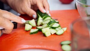 Weg met plastic snijplanken: dit alternatief is gezonder voor in de keuken