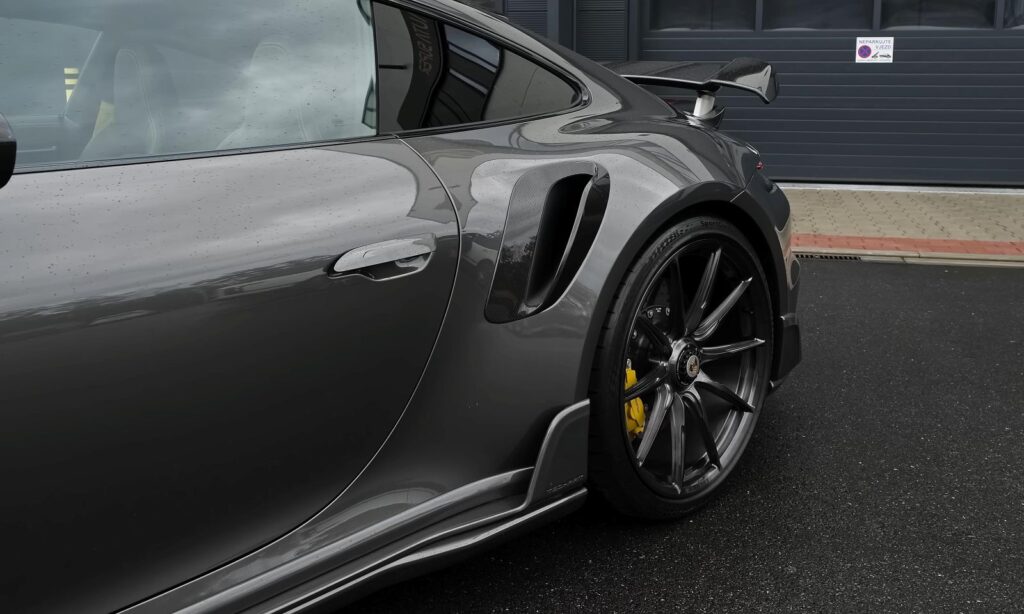 Porsche doet oproep: laat je auto staan, het wiel kan eraf vliegen
