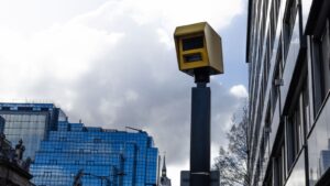 Duitse flitspaal kijkt nu ook achterom: 321 procent meer boetes