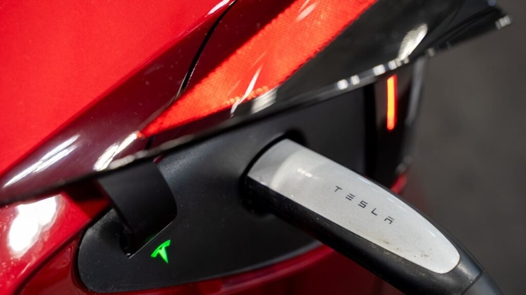 Tesla Model Y volledig opladen voor nog geen vijf euro